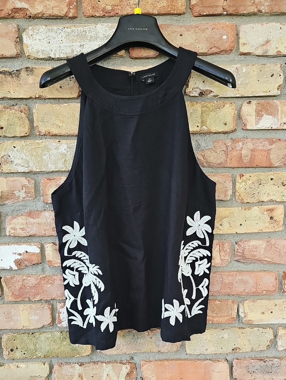 Ann Taylor Sleeveless Embroidered Blouse